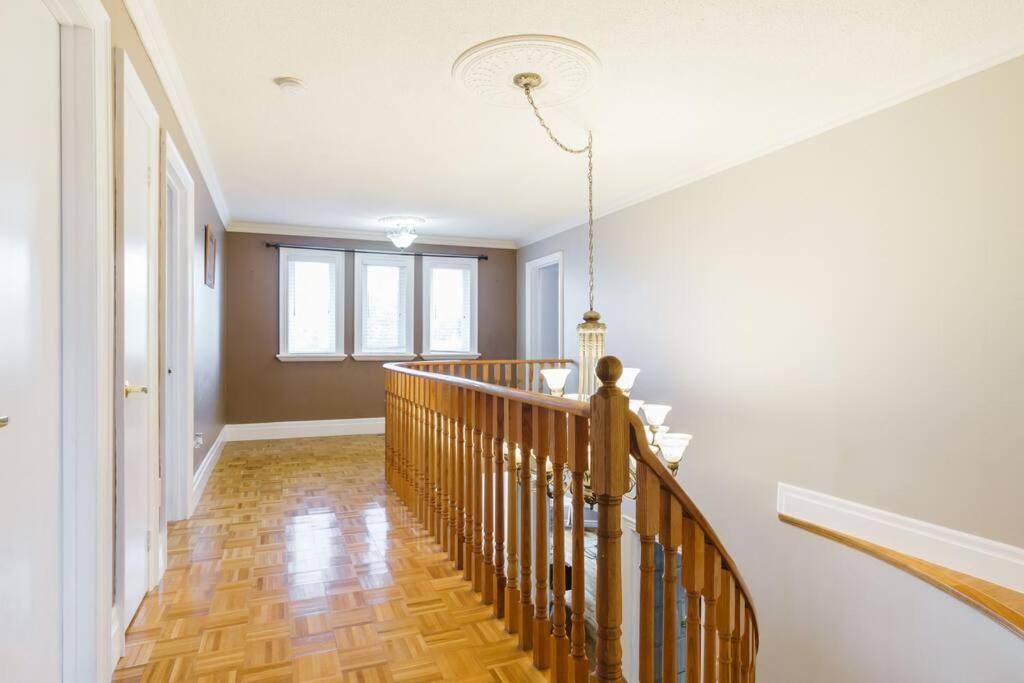 Beautiful Home 4 Bed, 3 Bath, Garage, Backyard! Мисисага Екстериор снимка