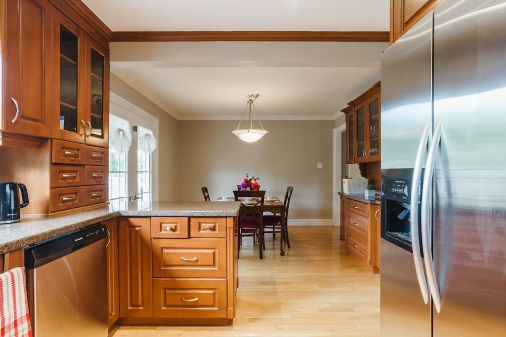 Beautiful Home 4 Bed, 3 Bath, Garage, Backyard! Мисисага Екстериор снимка