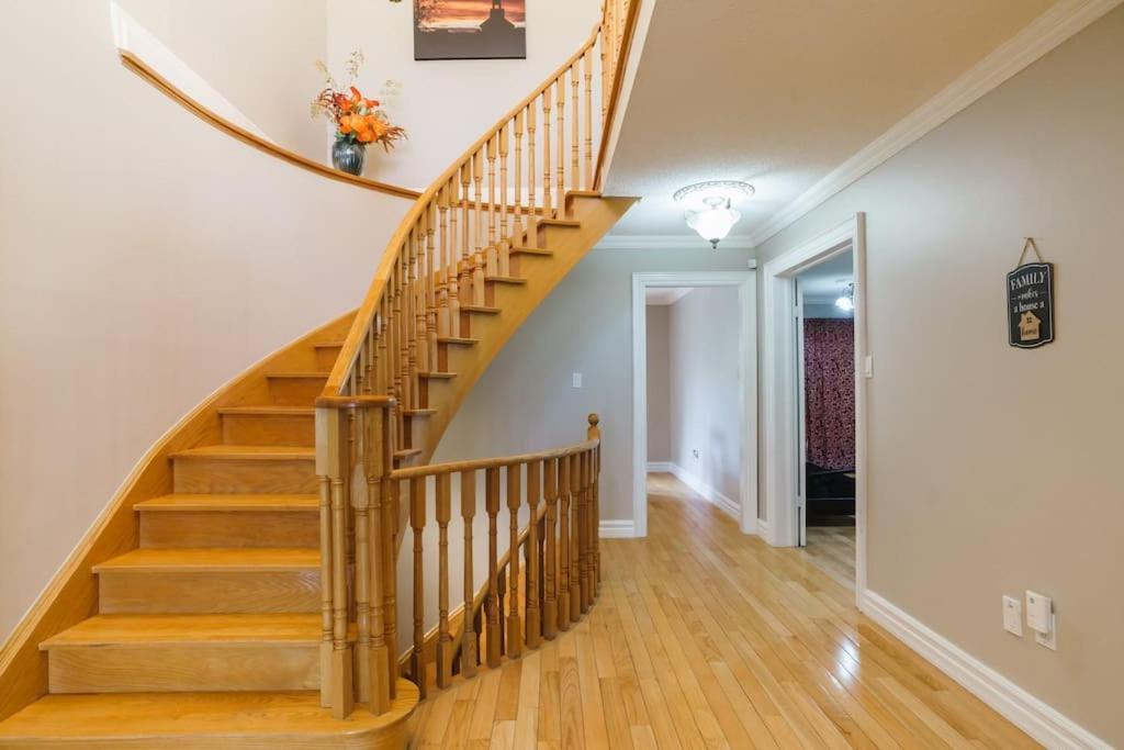 Beautiful Home 4 Bed, 3 Bath, Garage, Backyard! Мисисага Екстериор снимка