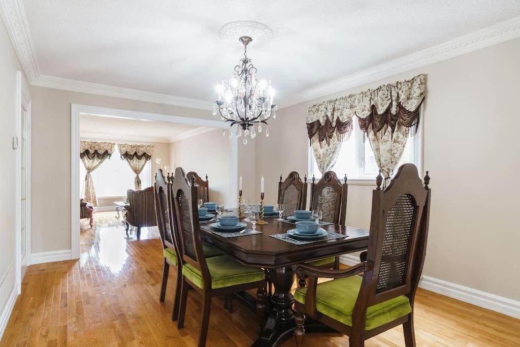 Beautiful Home 4 Bed, 3 Bath, Garage, Backyard! Мисисага Екстериор снимка