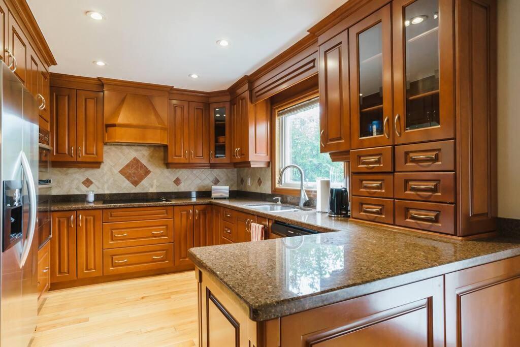 Beautiful Home 4 Bed, 3 Bath, Garage, Backyard! Мисисага Екстериор снимка